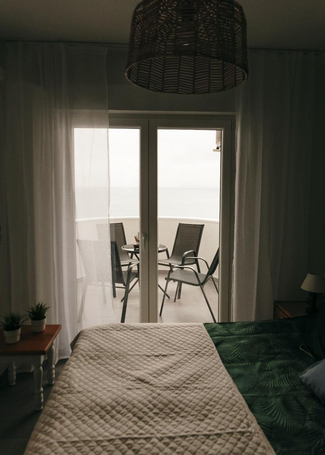 Apartament Latosa *